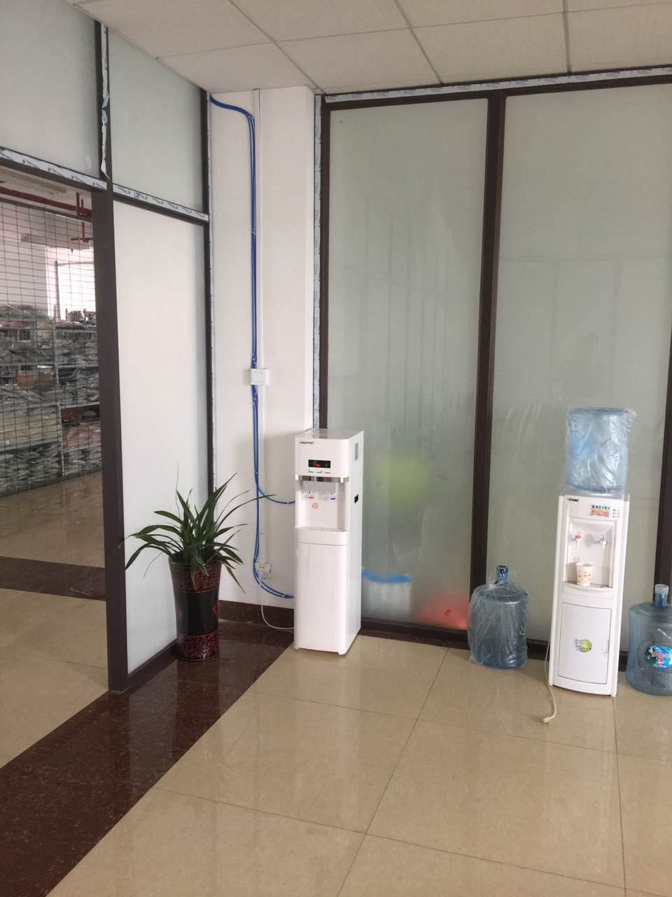 长沙某工厂仓库办公室租赁鲜时代直饮水净水机安装图