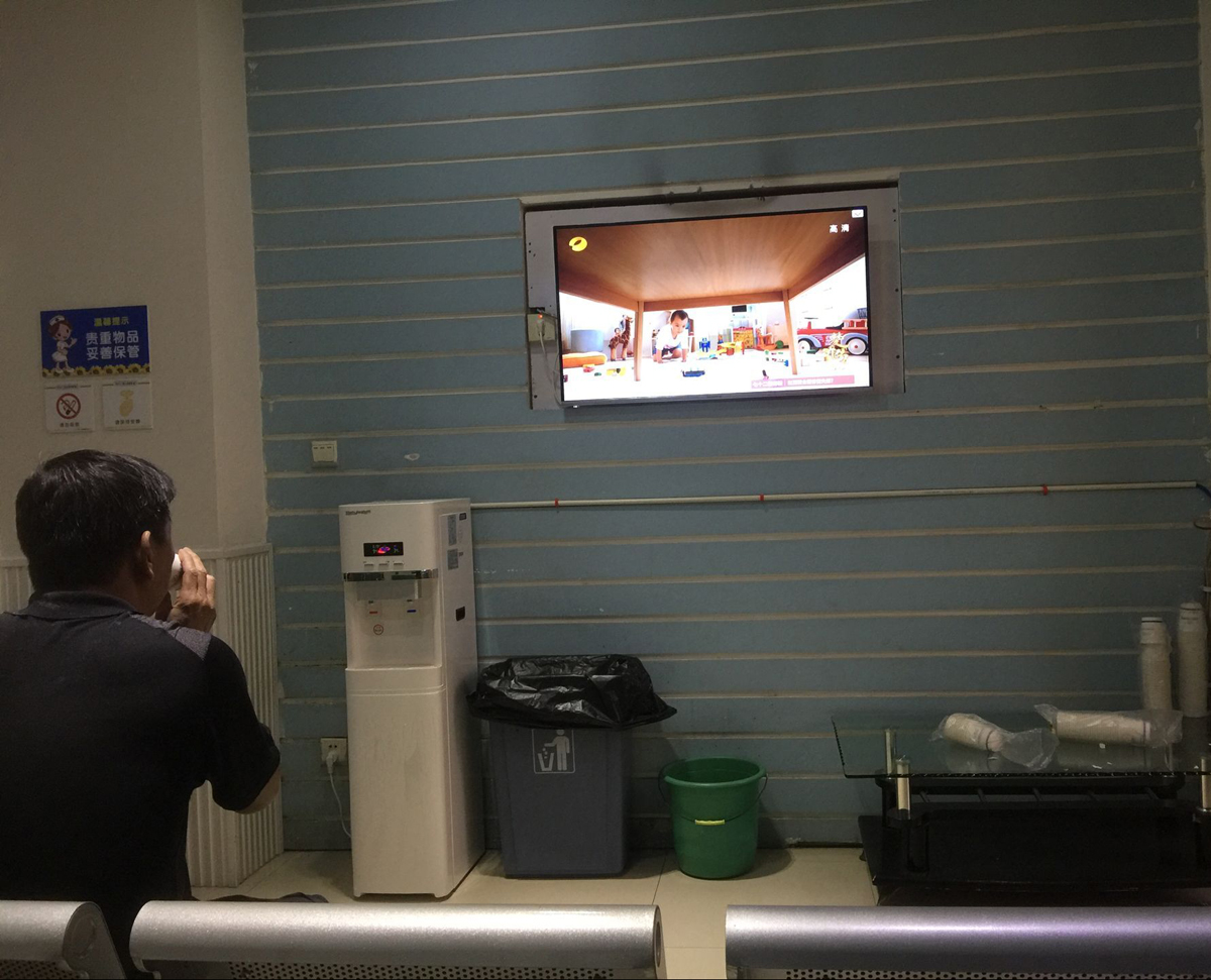 长沙东方医院安装租赁鲜时代立式直饮机和壁挂式直饮机